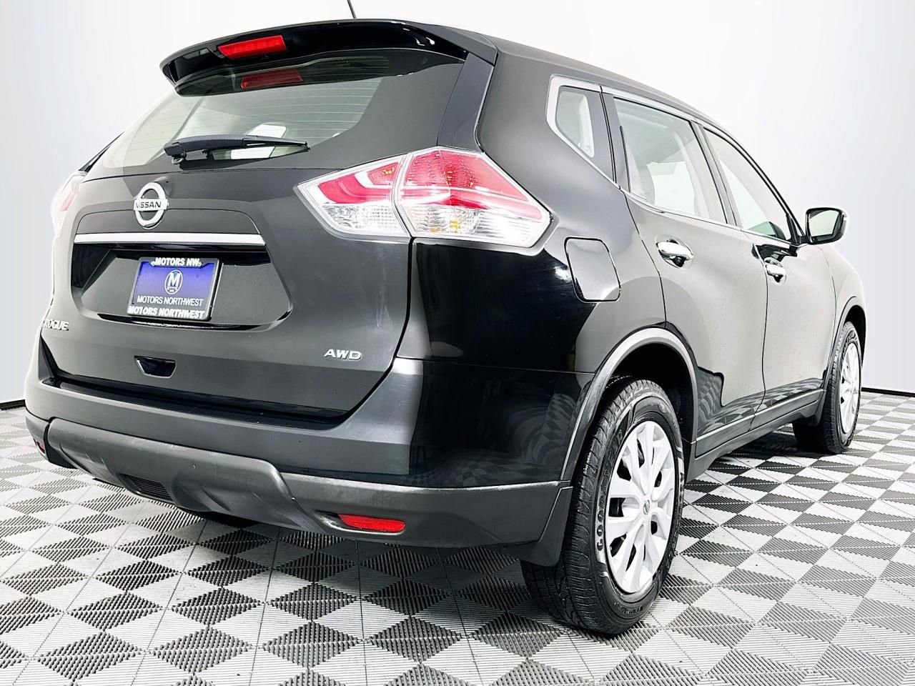 Used 2015 Nissan Rogue S image 24