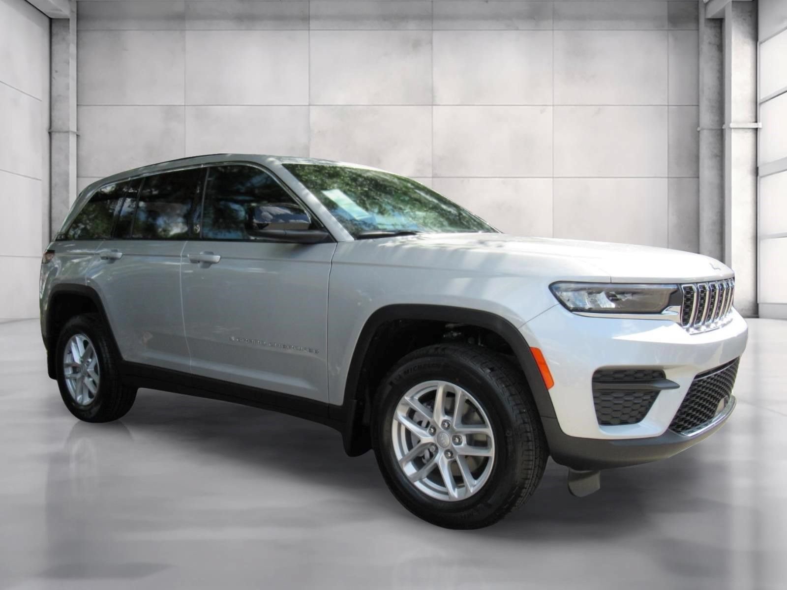 New 2026 Jeep Grand Cherokee Laredo w/ MOPAR Finishing Package