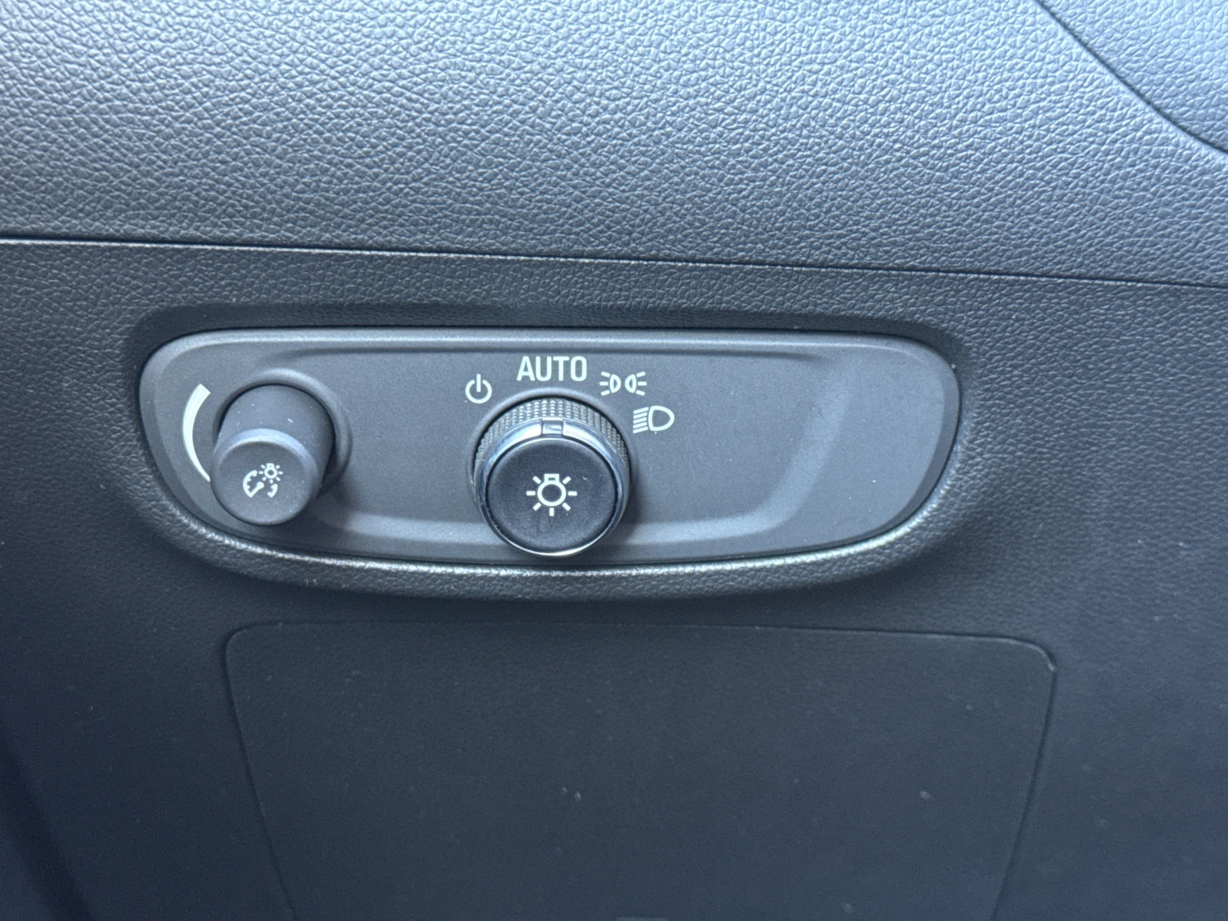 Used 2024 Buick Encore GX Sport Touring image 14