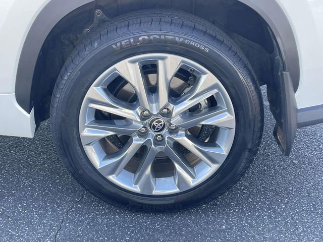 Used 2022 Toyota Highlander Limited image 7