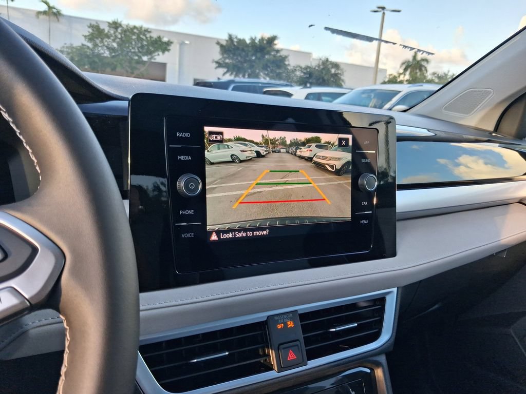 New 2026 Volkswagen Taos SE FWD image 9