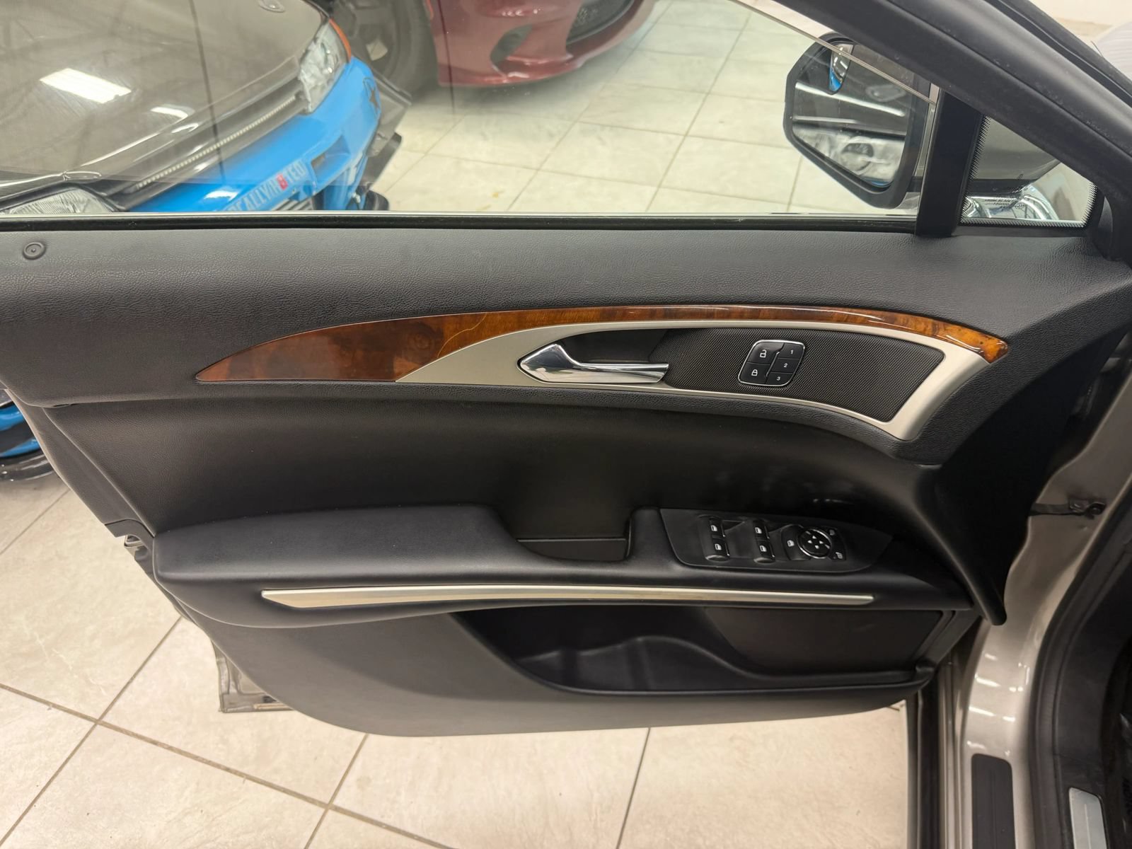 Used 2015 Lincoln MKZ FWD image 13