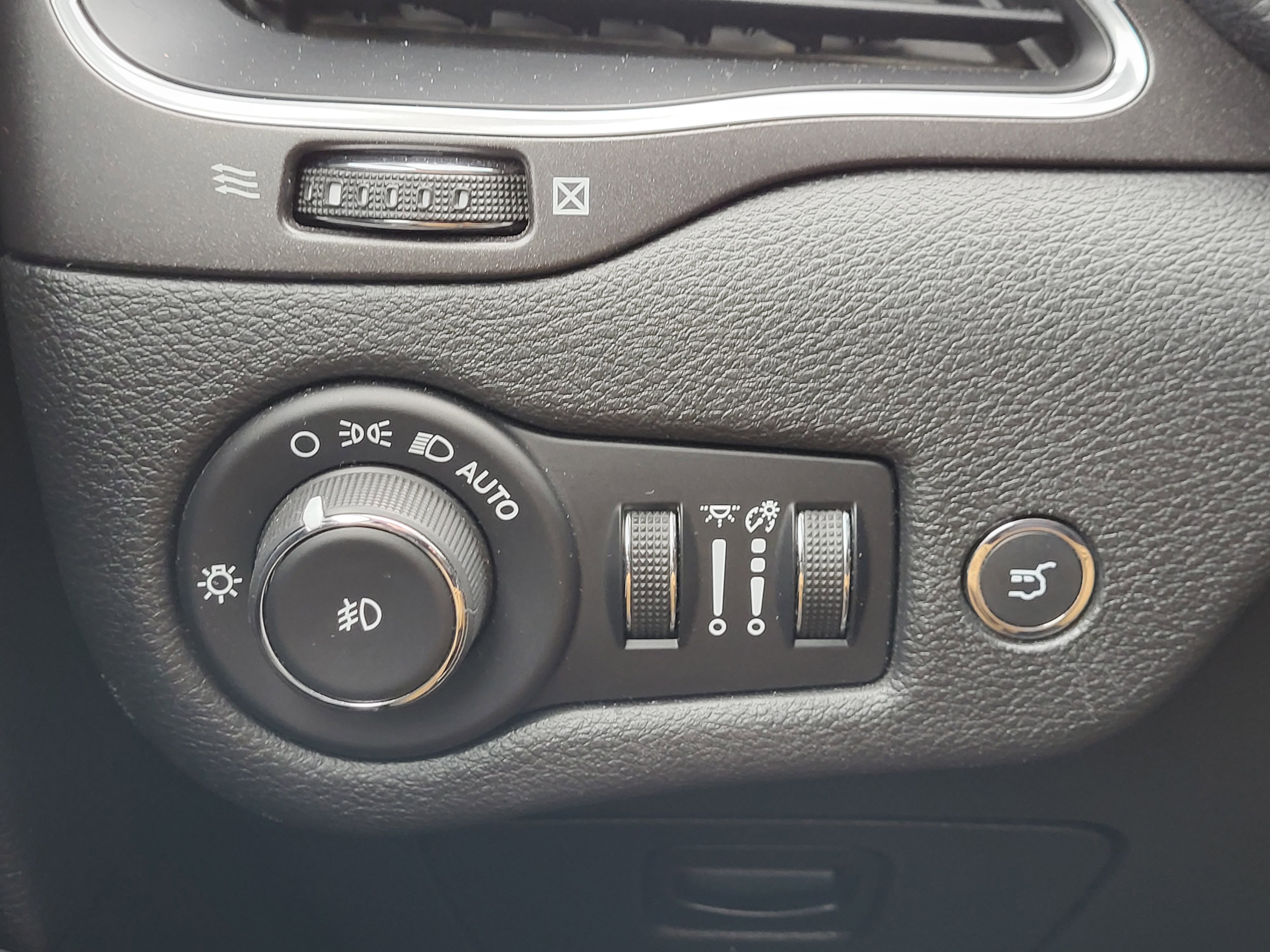 Used 2020 Jeep Cherokee Trailhawk image 21