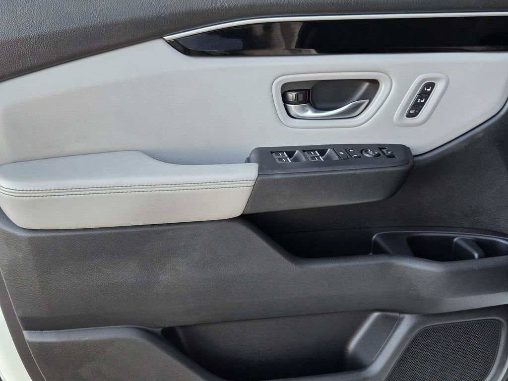 Used 2024 Honda Pilot Touring image 11