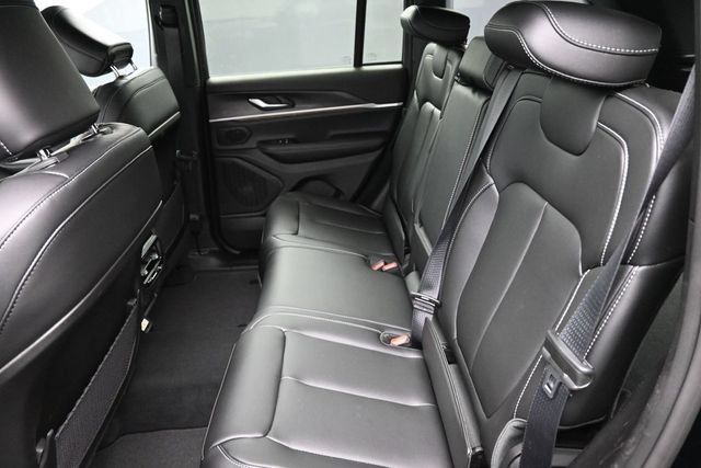 New 2026 Jeep Grand Cherokee Limited AWD/4WD image 11