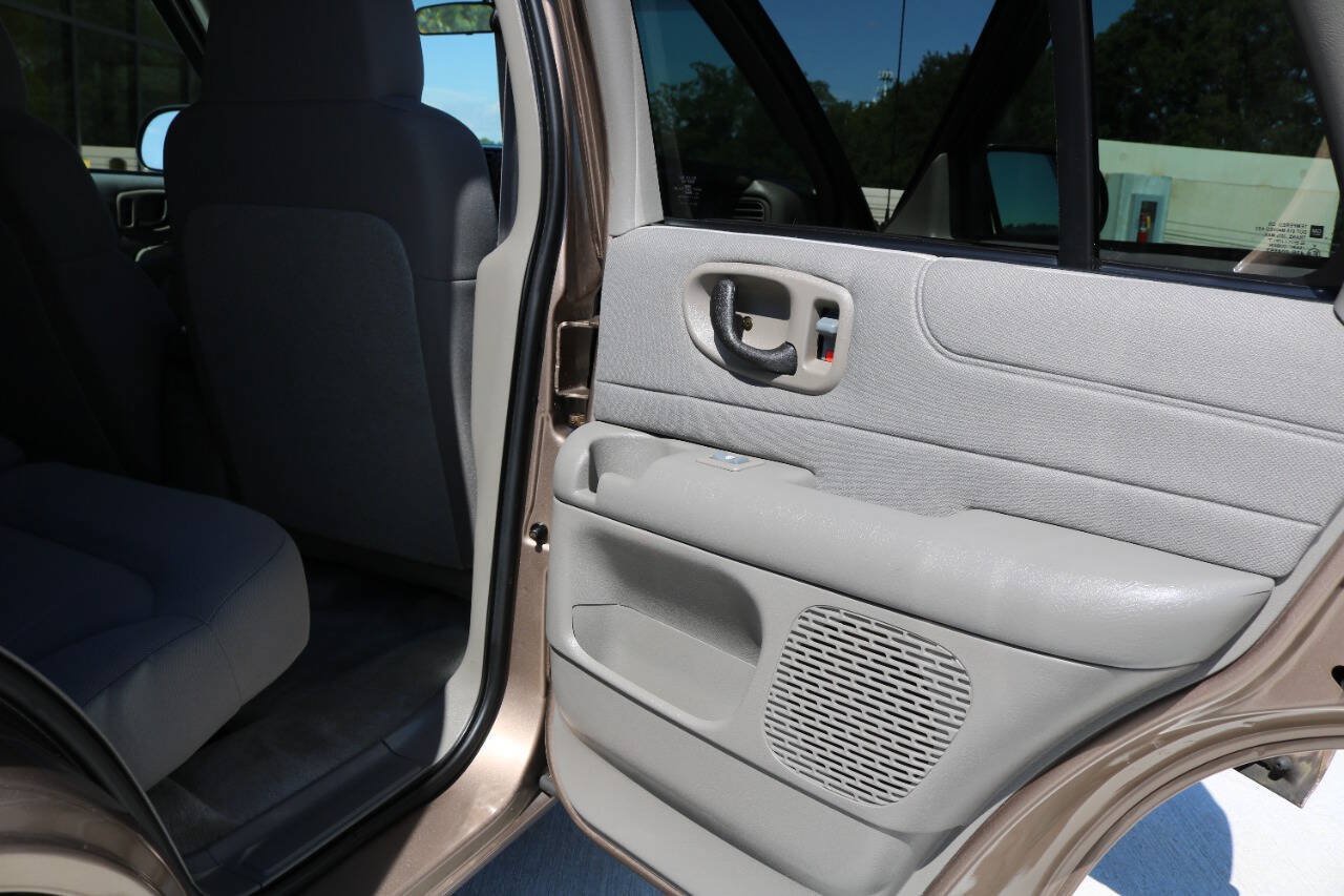 Used 2004 Chevrolet Blazer LS w/ Preferred Equipment Group AWD/4WD image 38
