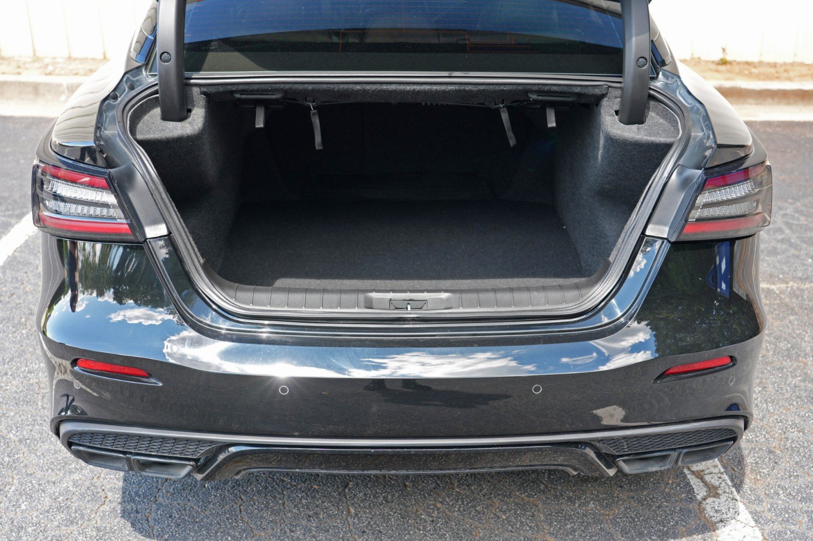 Used 2023 Nissan Maxima SR w/ Sport Mat Group FWD image 9