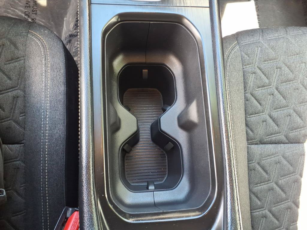 Used 2025 Nissan Kicks SV AWD/4WD image 14