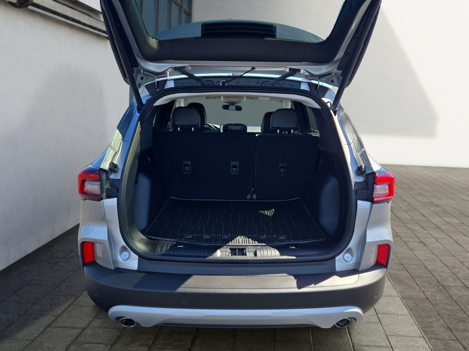 Used 2023 Ford Escape Platinum AWD/4WD image 25