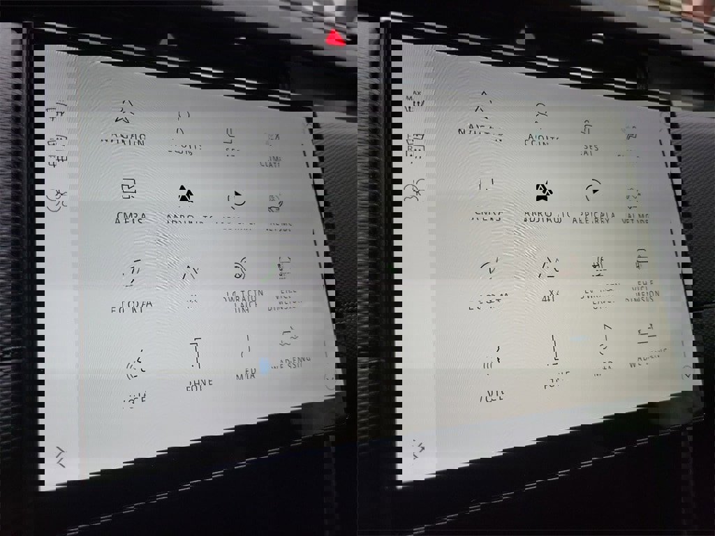 New 2025 Land Rover Discovery Sport Dynamic SE image 31