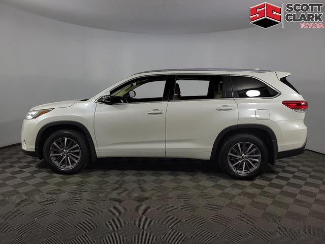 Used 2017 Toyota Highlander XLE AWD/4WD image 4