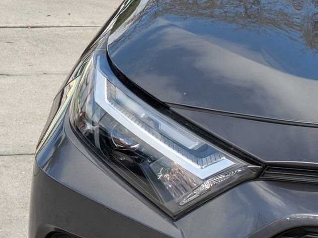 Used 2022 Toyota RAV4 XLE Premium image 9