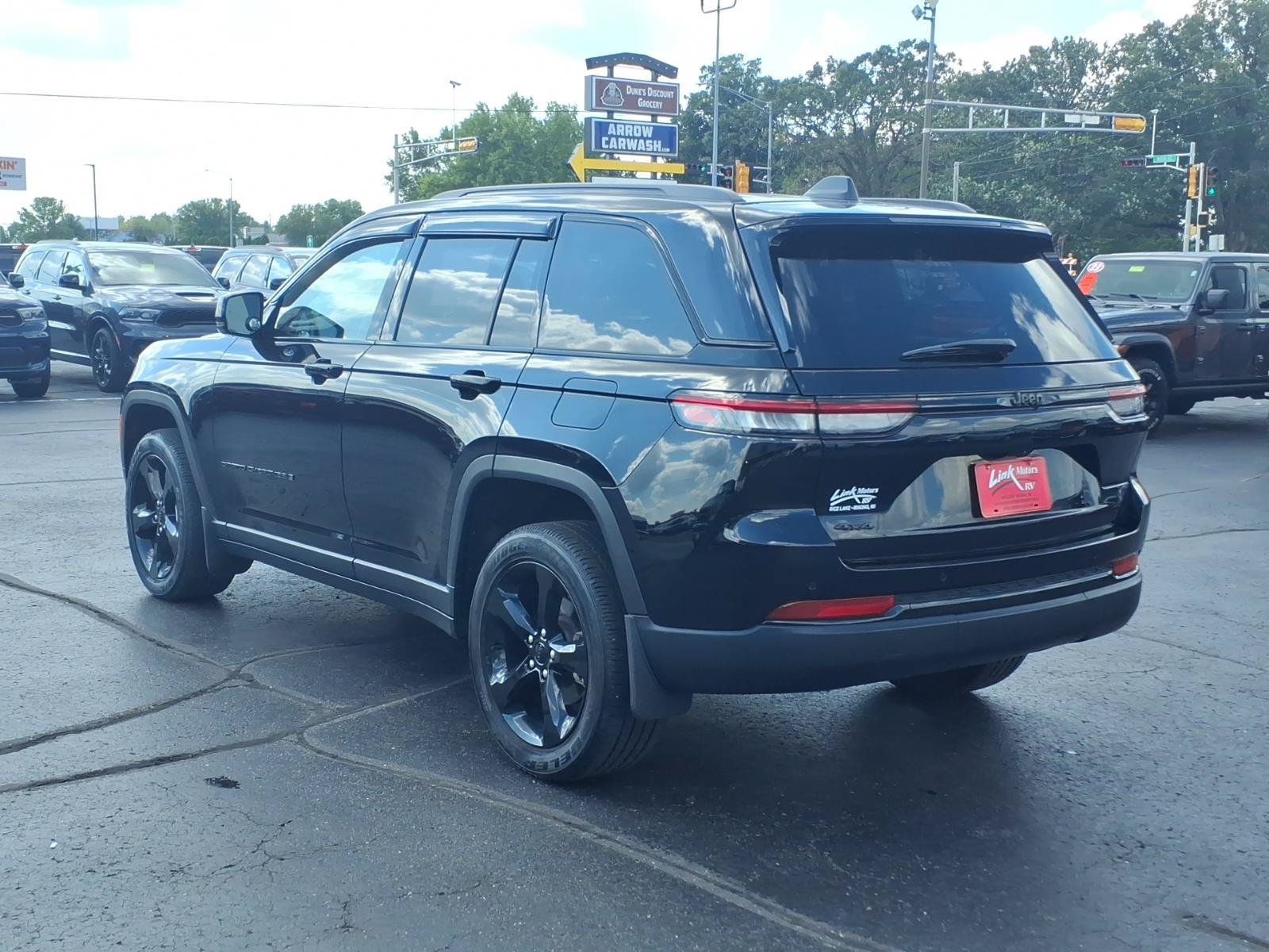 Used 2023 Jeep Grand Cherokee Altitude AWD/4WD image 6