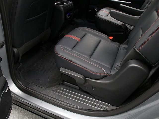 Certified 2024 Chevrolet Traverse RS w/ LPO, Floor Liner Package image 30