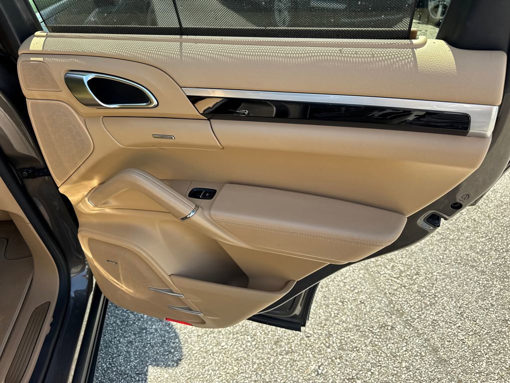 Used 2016 Porsche Cayenne S AWD/4WD image 17