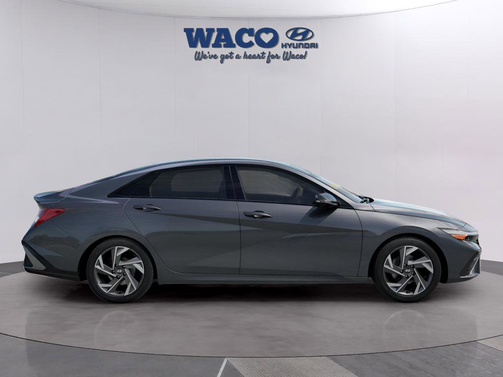 Used 2025 Hyundai Elantra Sport image 7