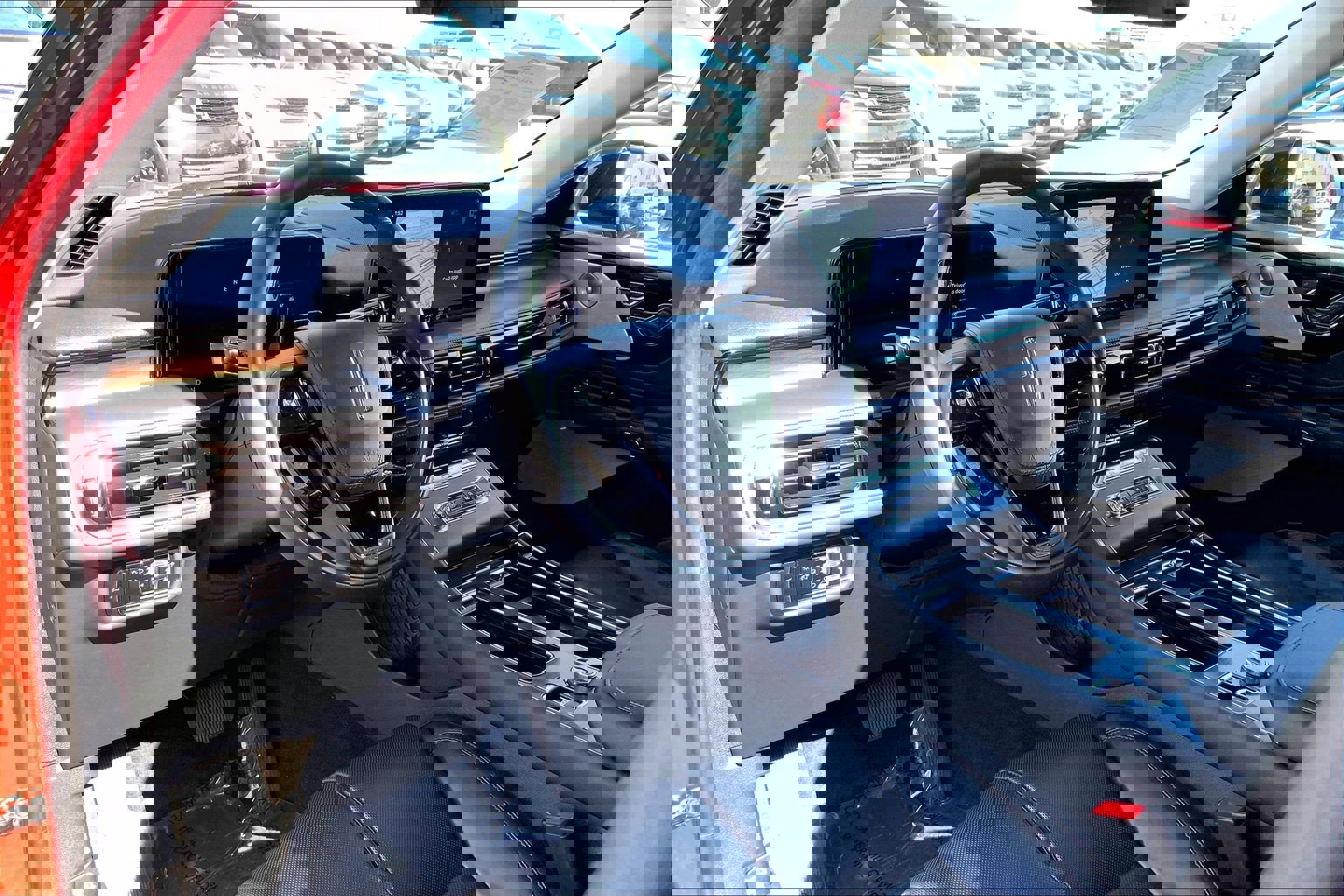 Used 2025 Lincoln Aviator Reserve w/ Equipment Group 201A image 16