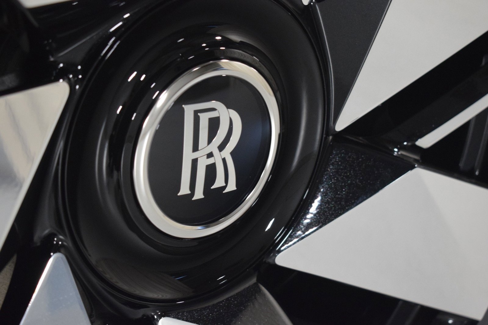 New 2026 Rolls-Royce Cullinan image 18