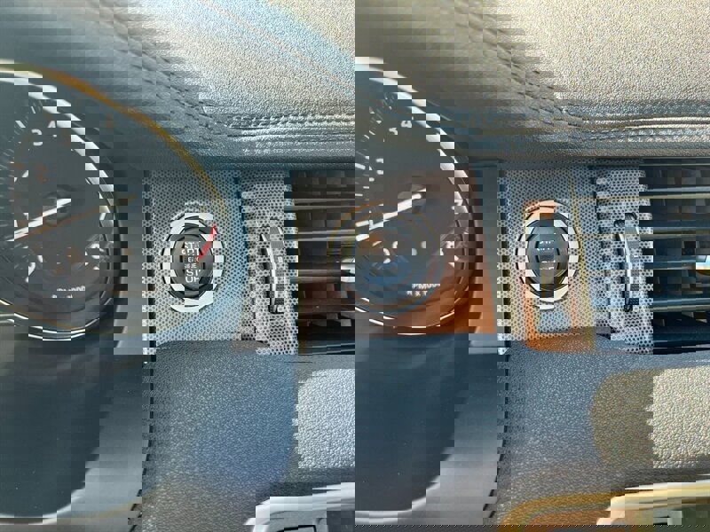 Used 2018 Land Rover Range Rover Evoque SE image 30