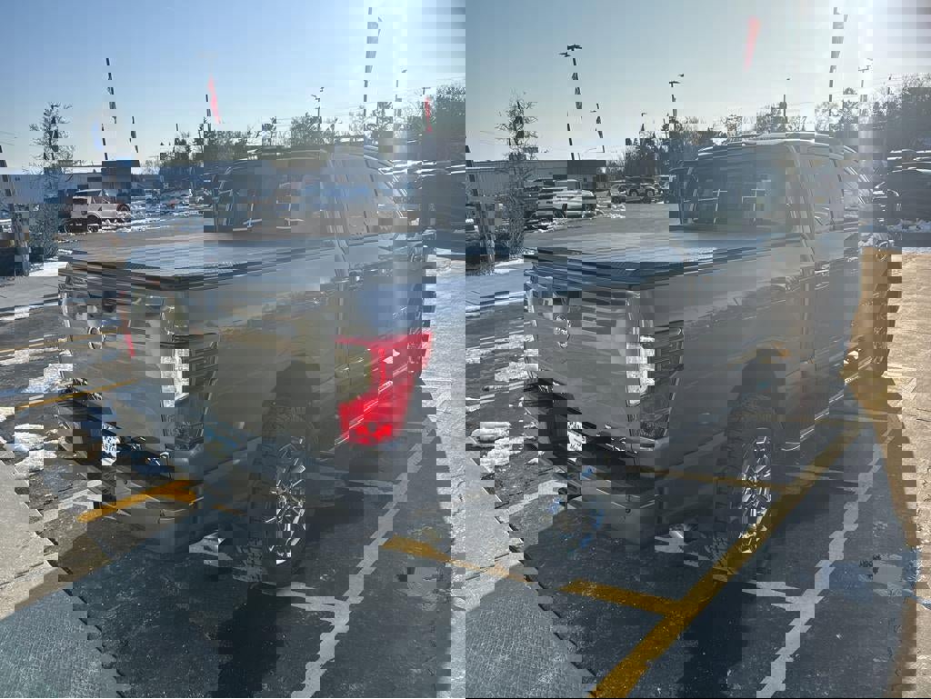 Used 2019 Nissan Titan SL w/ Chrome Package image 12