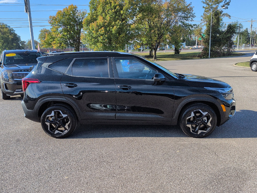 Used 2026 Kia Seltos S FWD image 2