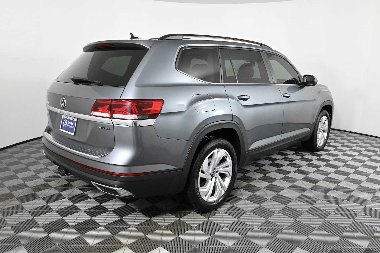 Certified 2023 Volkswagen Atlas SE w/ Panoramic Sunroof Package AWD/4WD image 8