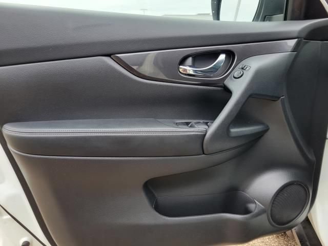 Used 2020 Nissan Rogue SV AWD/4WD image 14