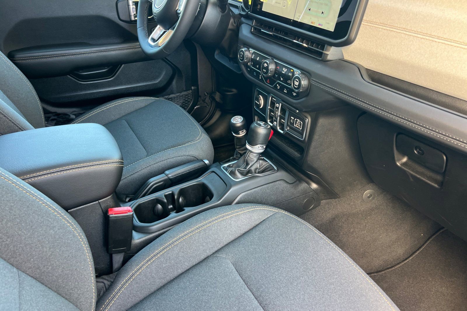 Used 2025 Jeep Wrangler Unlimited Sahara w/ Safety Group AWD/4WD image 16