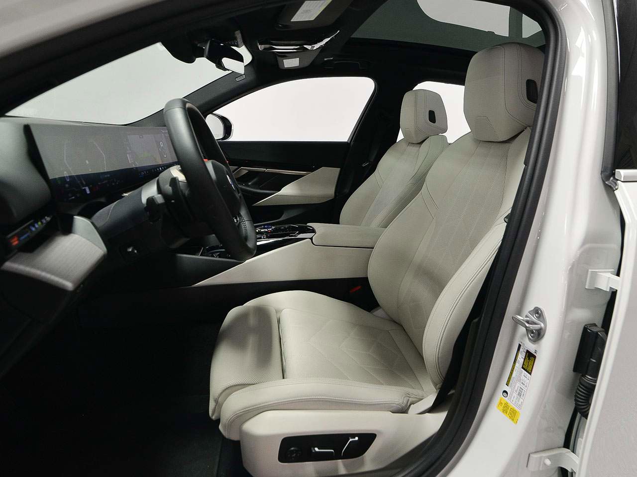 Used 2024 BMW 530i w/ Executive Package image 8