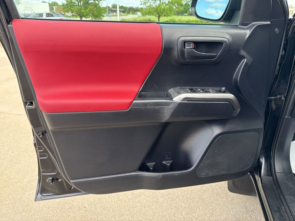 Used 2020 Toyota Tacoma SR5 w/ Technology Package AWD/4WD image 16