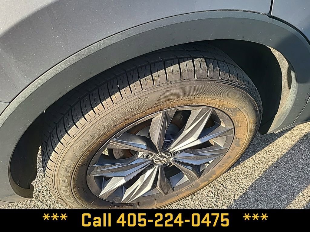 Used 2024 Volkswagen Tiguan SE image 11