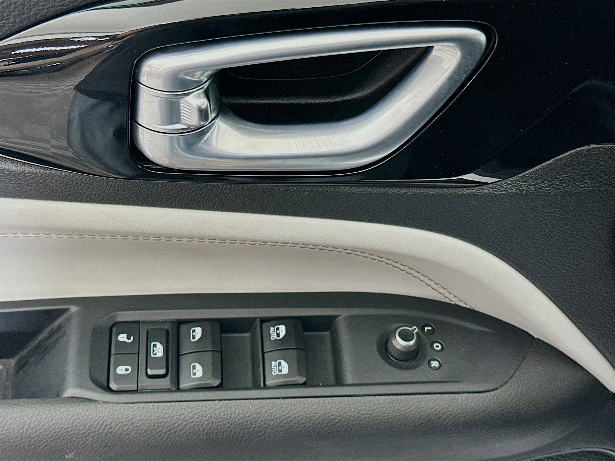 Used 2025 Jeep Compass Limited image 15