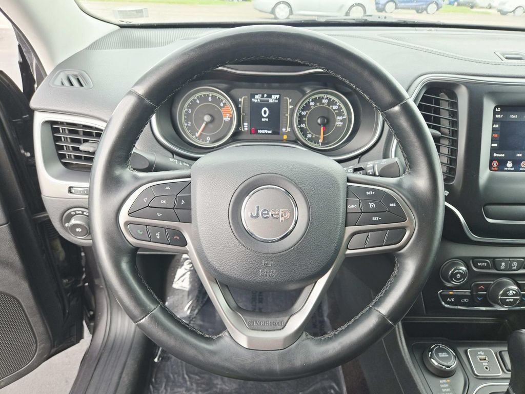 Used 2019 Jeep Cherokee Latitude Plus w/ Comfort/Convenience Group AWD/4WD image 19
