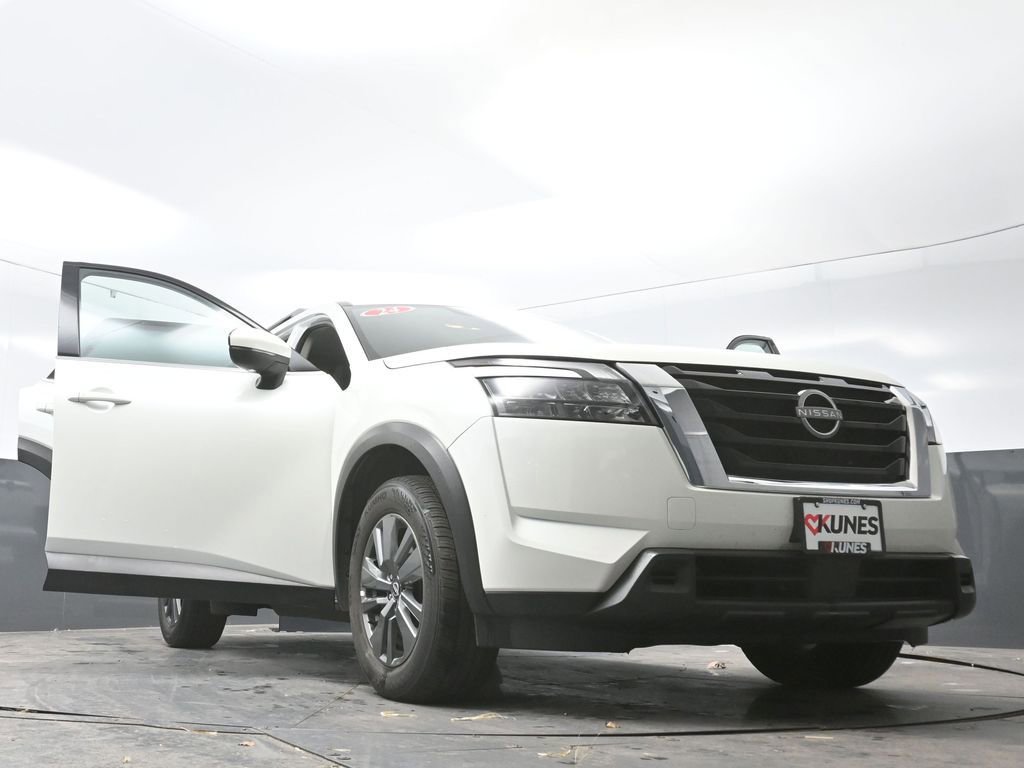 Used 2024 Nissan Pathfinder SV image 79