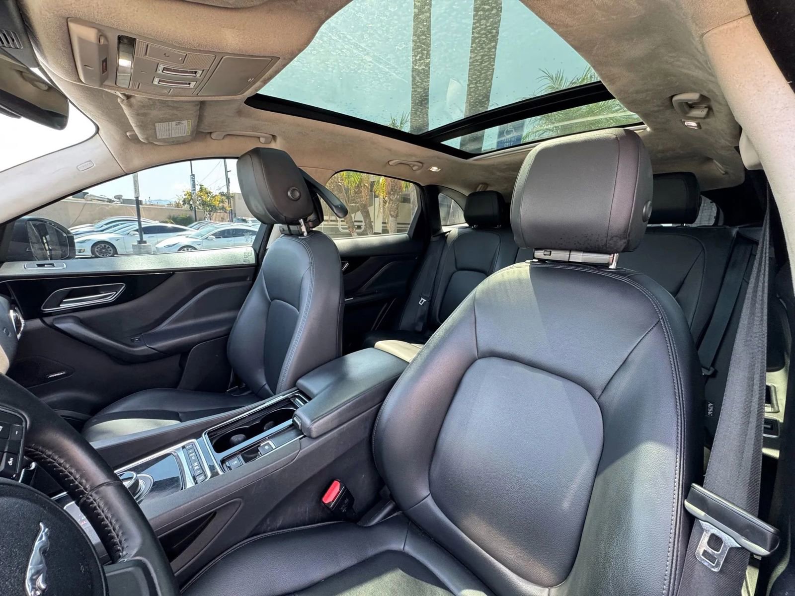 Used 2020 Jaguar F-PACE Premium image 13