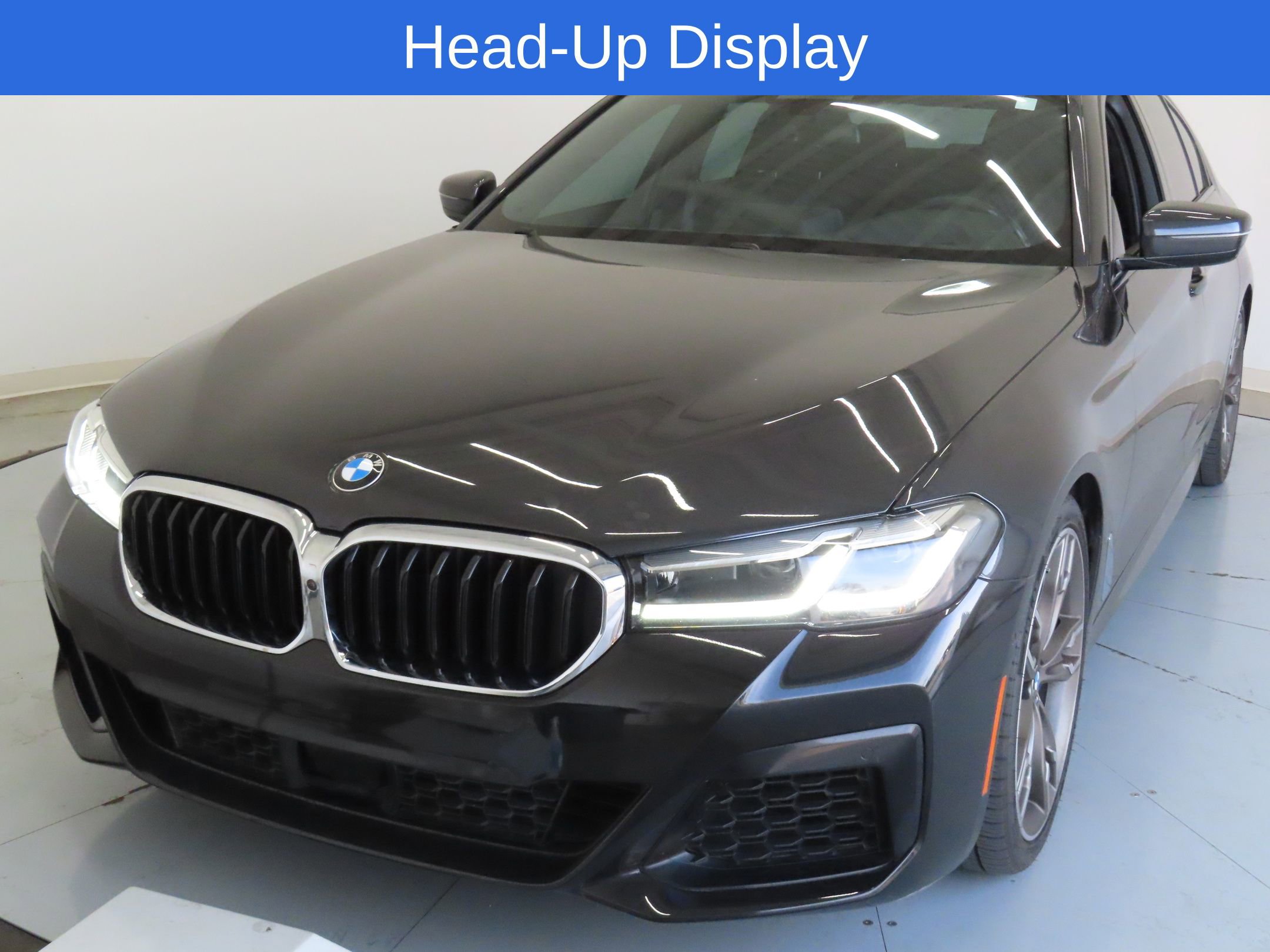 Used 2023 BMW M550i xDrive w/ Dynamic Handling Package image 9