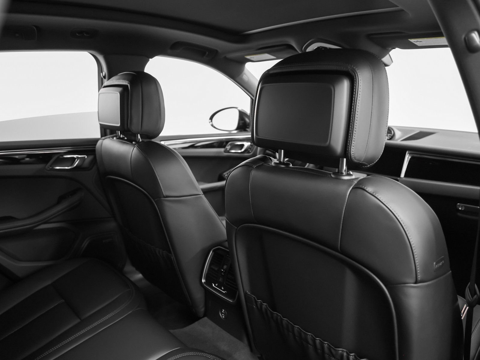 Certified 2025 Porsche Macan image 23