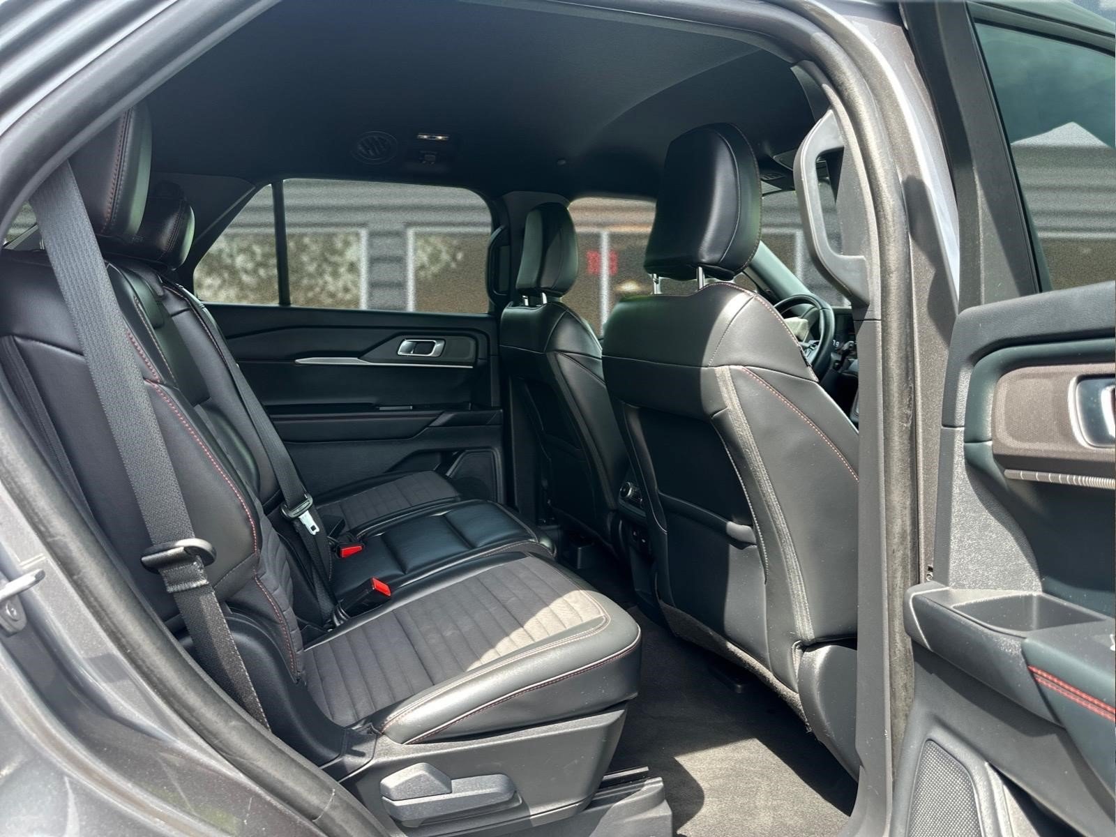 Used 2025 Ford Explorer ST-Line w/ ST-Line Street Pack AWD/4WD image 13