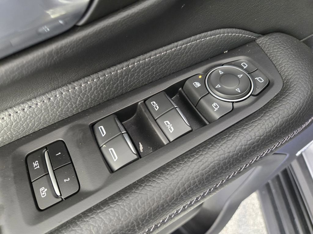 Used 2023 GMC Yukon XL Denali image 24