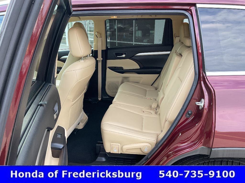 Used 2017 Toyota Highlander XLE AWD/4WD image 25