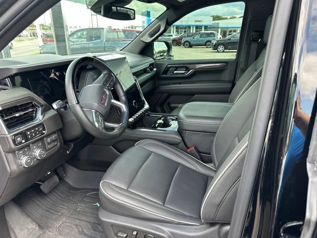 Used 2025 GMC Yukon Elevation w/ LPO, Yukon Black Package AWD/4WD image 4
