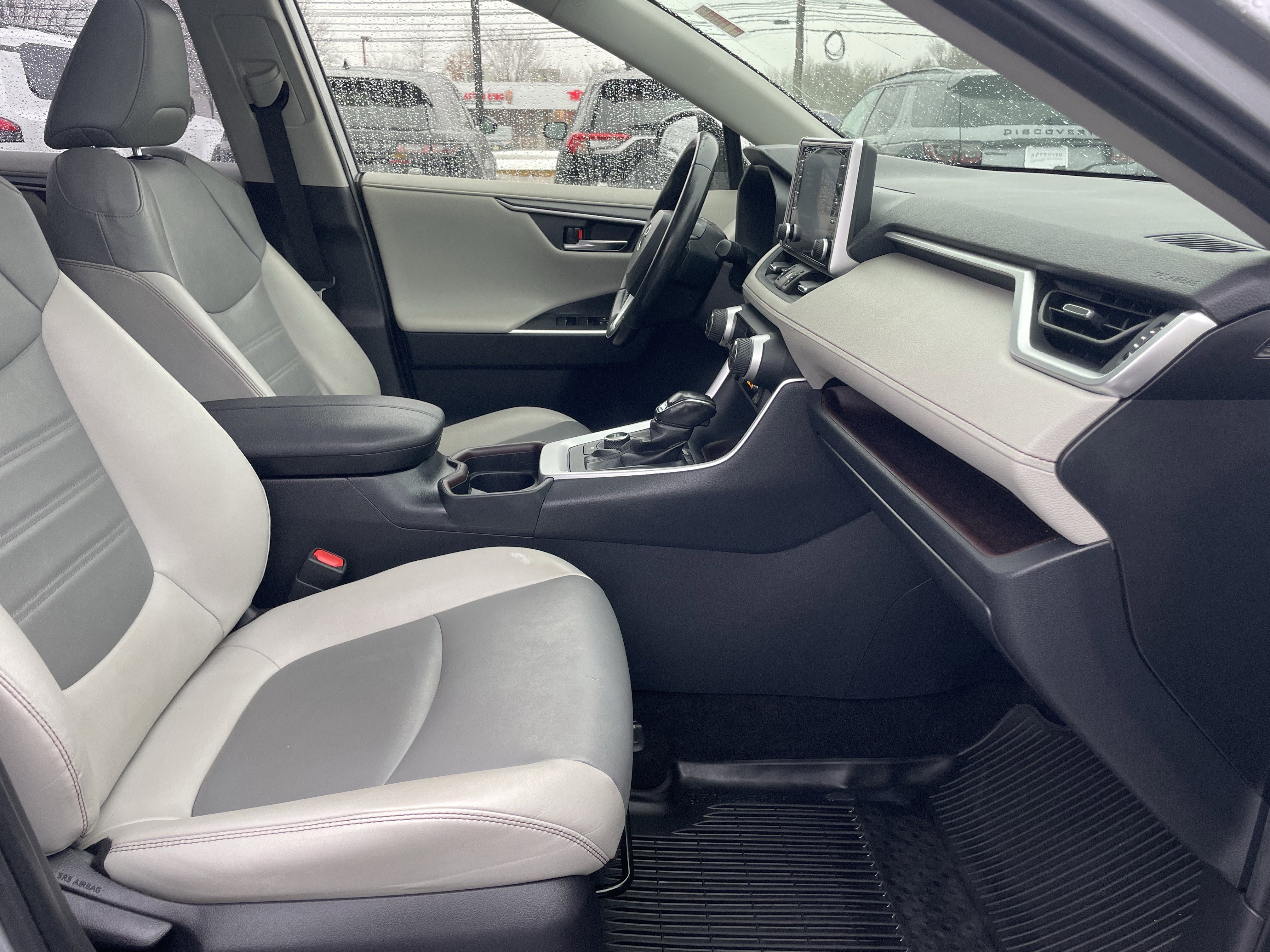 Used 2019 Toyota RAV4 Limited image 15