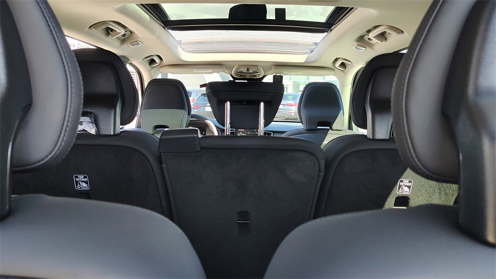 New 2025 Volvo XC90 T8 Core w/ Climate Package image 34