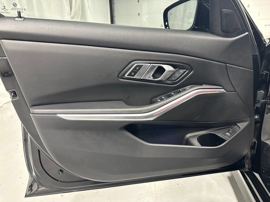 Used 2022 BMW 330i xDrive Sedan AWD/4WD image 8