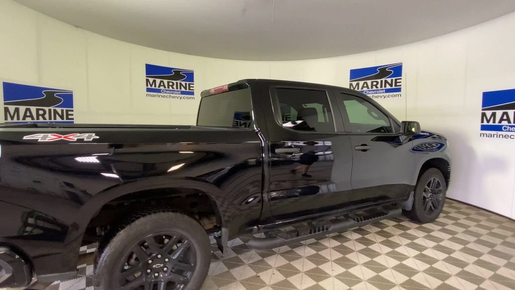 Used 2023 Chevrolet Silverado 1500 Custom AWD/4WD image 2