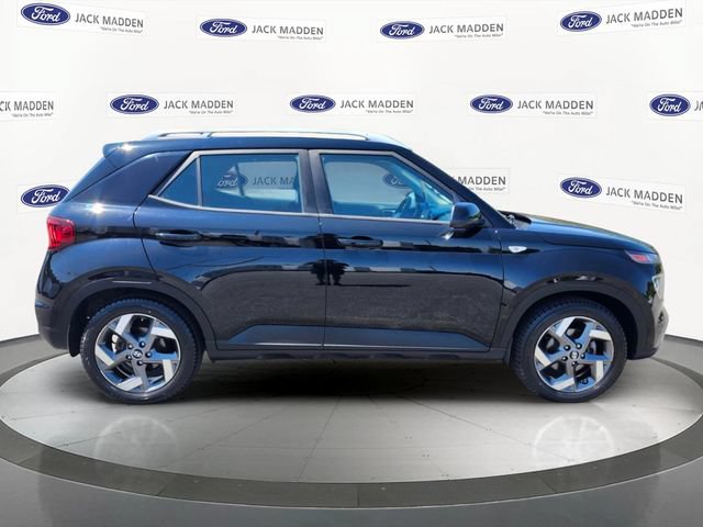Used 2022 Hyundai Venue SEL FWD image 6