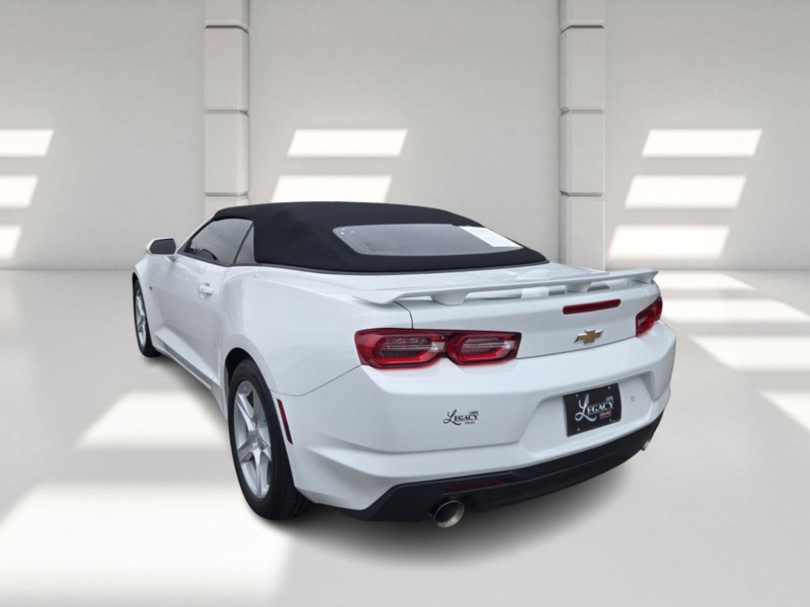 Used 2024 Chevrolet Camaro LT w/ Technology Package image 5
