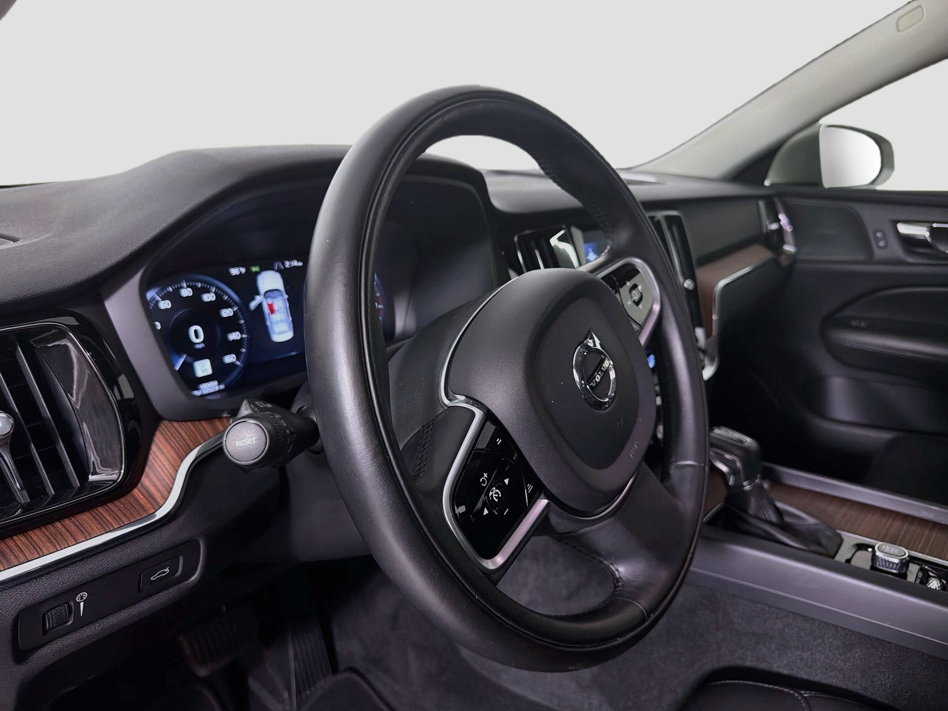 Used 2019 Volvo S60 T5 Momentum w/ Multimedia Package FWD image 10