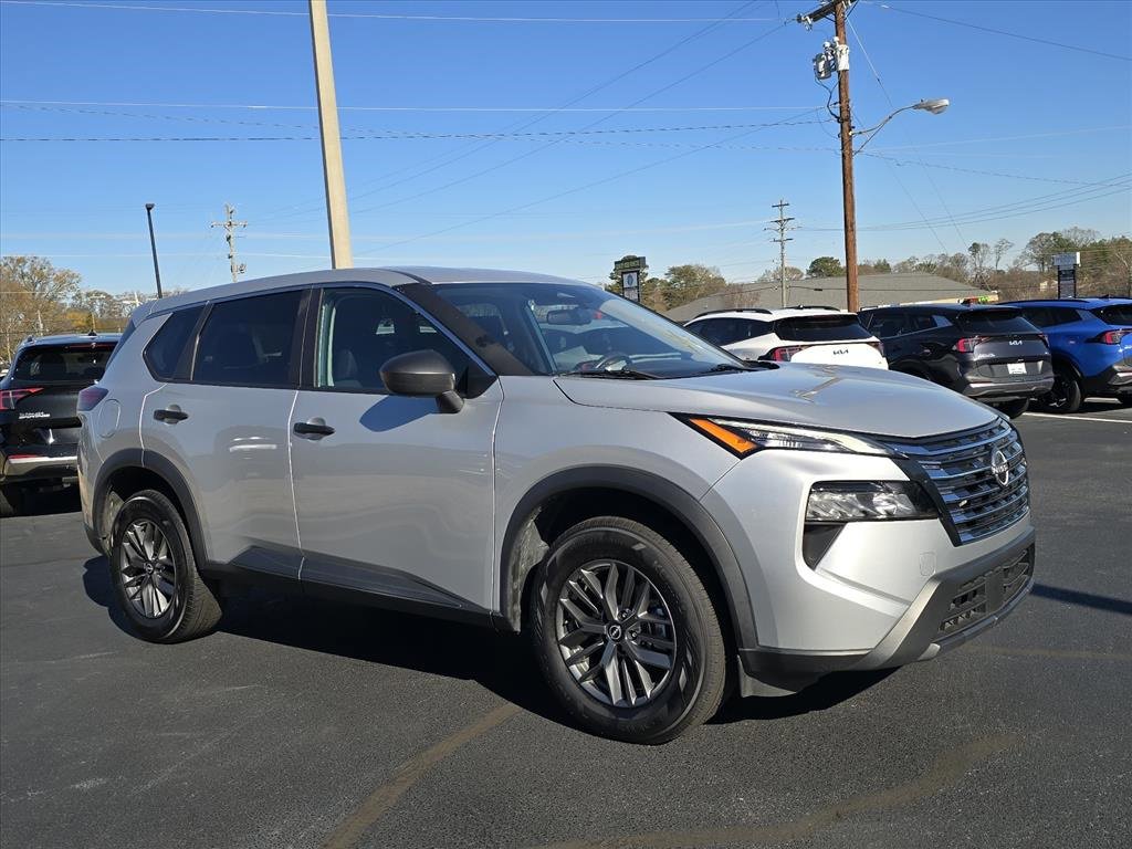 Used 2024 Nissan Rogue S image 1