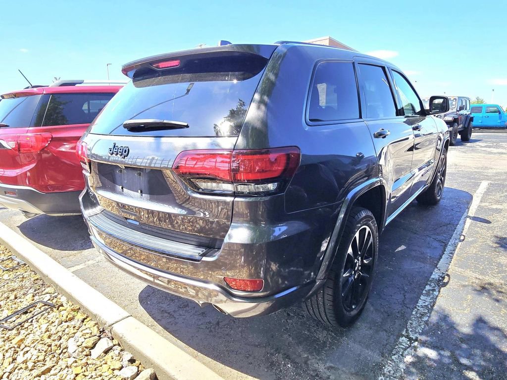 Used 2017 Jeep Grand Cherokee Altitude AWD/4WD image 3
